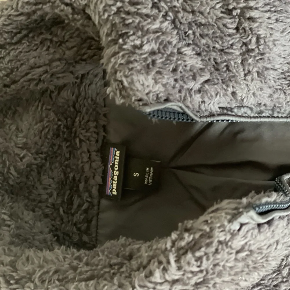 Patagonia Los Gatos Vest. Like new, hardly ever worn!! - Picture 2 of 4